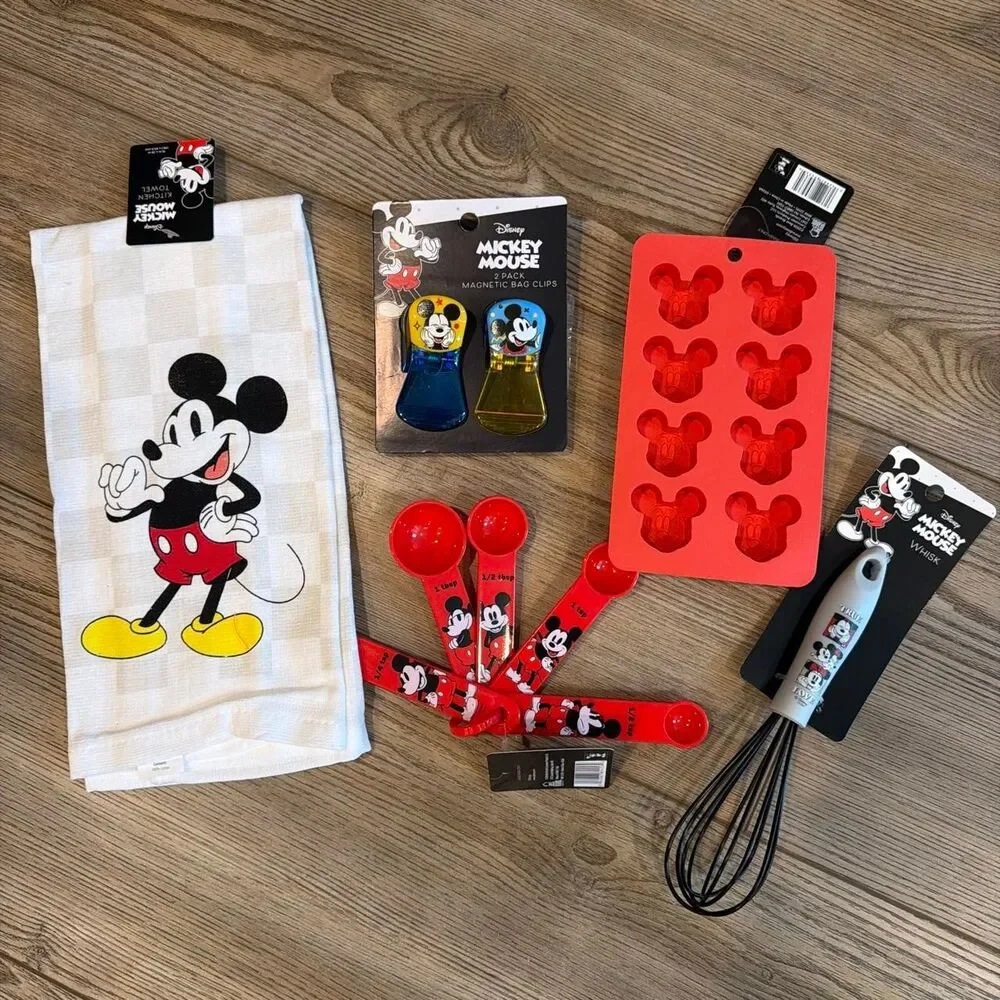 Disney multi Dinnerware